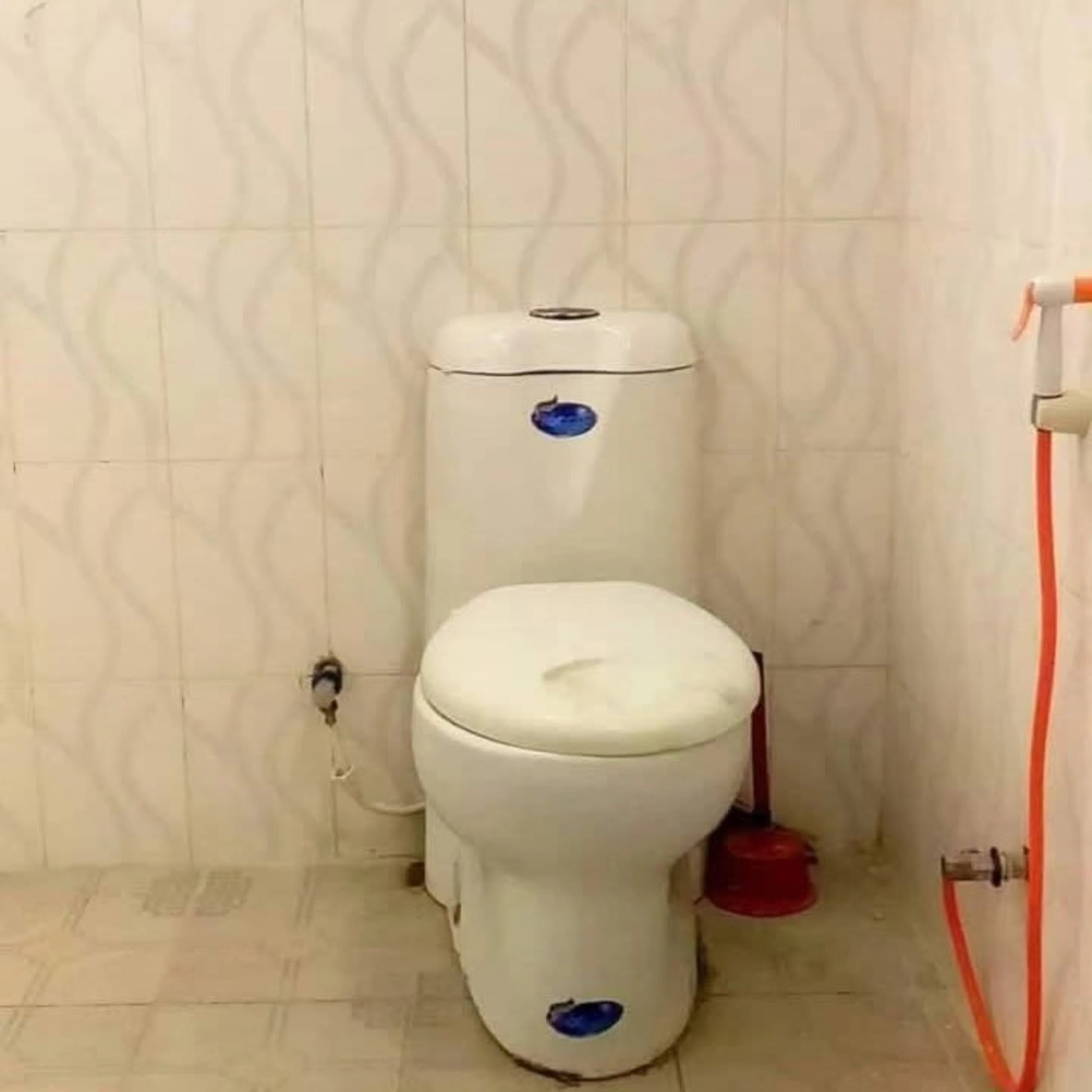 🔶 تبارك العقارية | فرصة مميزة للبيع 🔶
🏢 شقة طابق ثاني للبيع
📍 الموقع: التحسينية – شارع قاعة بابل، على الشارع الرئيسي ⭐
📐 المساحة: 150 م²
📄 طابو زراعي عراقي
✨ التفاصيل:
• صالة كبيرة 8×4
• غرفة منام 6×4
• غرفة منام 5×4
• هول
• مطبخ
• مجموعة صحية
💰 سعر البيع: 120 مليون دينار
📞 للاستفسار:
***********
***********
🏢 عنوان مكتب تبارك العقارية:
البصرة – العباسية – شارع جامع الكويتي مجاور مجمع الياقوت الطبي
✨ تبارك العقارية – حيث تجد راحتك واستثمارك بأمان
بيع • شراء • تأجير • استثمار

