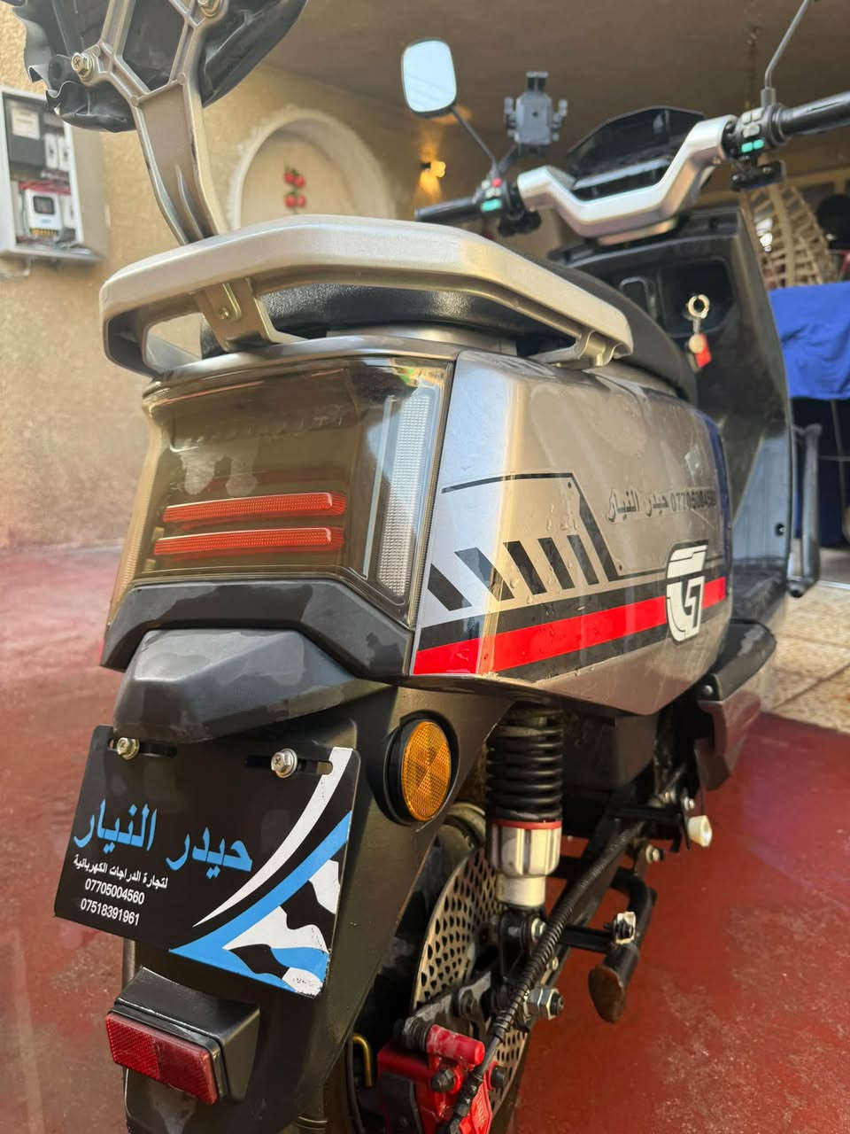 دراجه شحن مستعمله يحتاج تبديل بطاريات و شد سكليتر 
الدراجه بيها ٦ بطاريات ملف ٢٠٠٠ 
دبل إشاره- يمين - يسار 
بيها نضام تغريس 
٣ نمر 
السعر ٥٠٠ قفل 
—————————————— الدراجه اني مشتريها مستعمل قبل ٩ اشهر ب ٧٠٠ الف الدراجه وحش تشيل ٣ نفرات عادي جنت اروح بيها من منطقه لمنطقه توصل سرعتها ٧٠ 
الي ياخذها يتأكد يجي يفحصها يشوف شنو أعطالها و ياخذها و إذا اكو مراوس هم يصير 
العنوان حي الجامعه 
***********
