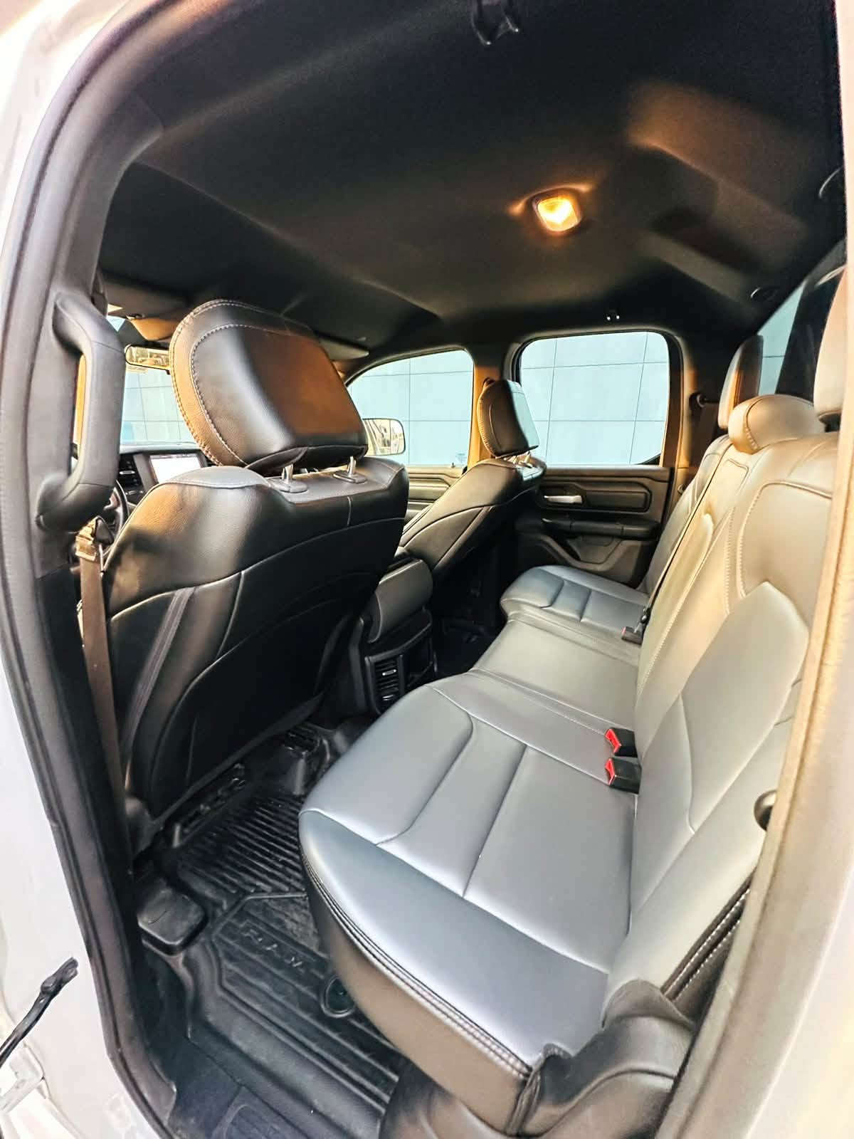 دوج رام 1500 🤍
Dodge - Ram -

موديل 2024  🆕 

السياره مرقمه اربيل - رقم وفحص وهزه جديد لحد 2030 

اللون ابيض 

بجم كبس 

محرك 6 سلندر سعة 3600 🚀

رقم الشاصي وصور الحادث داخل المنشور 

ملاحظات : راديترات وتبريد وغاز شرط الفحص بلادي شركة 

حجر الصالنصه بلادي شرط الفحص 

الضرر : بدون صبغ  ( فقط تعديل بارد جملغ خلفي مع اسفل باب 🔻واضح بالصور ( بدون دواخل بشرط) 

ايرباكات سليمه 100/100 ✅

المواصفات :

* بصمه تشغيل 

* ⁠كشن جلد 

*دفع رباعي 4×4 

 4wd lock & 4wd low*

*ويل حجم كبير مميز 

لايتات زينون مع بلاجكتور 

* شاشه اعطال

* حساس قياس ضغط هواء الاطارات

* ويل كب كروم 

* نظام TOW MODE 

* كير بكرة 

* ⁠دوسات بلادي Ram 

* ⁠السعر  24500$$$$

العنوان بغداد زيونه

للأستفسار الرجاء اتصال ☎️
