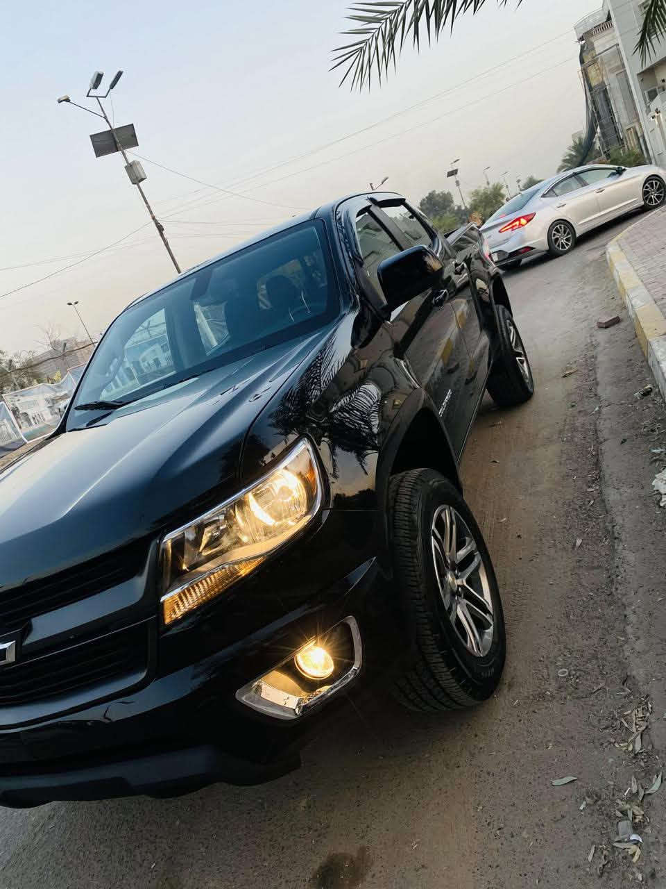 🫡‏  السلام عليكم للبيع 
🛻شوفرليت كولورادو 2022. Z71
اربع بيبان
🔢رقم بغداد تحويل مباشر 
🚶ماشية 29  الف ميل 
وارد امريكي 🇺🇸
🔥مكينة 6 سلندر VVT المرغوبة🔥
🛢️خزان 3.6 لتر   
🖥️شاشة كبيرة 
🎙️ابل كار بلي 
🛜واي فاي WIFI 
📷كامرة  
💺كشن تدفئه وتبريد
كرسي السايق كهرباء ...💺
🌈الصبغ بونيت وجامرلغ  أمامي 
🎈ايرباك أستيرن  وبرده راجع سستم 
🔥صور الحادث بالمنشور 

📍المكان بغداد الكرخ 
الاتصال ☎️📞هـ***********
