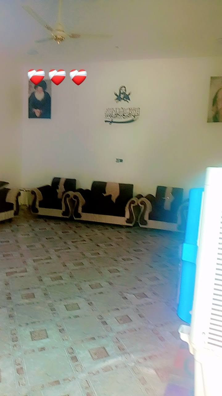 قرب مدرسه صفي الدين بمسافه عن مجمع بشير..
مساحة 220 متر بناء بلوك كهربائي كونكريت سطح وبتلوا غرفتين وصاله وديوانيه ومطبخ وحمامات داخليه وخارجيه 
السعر ( 70) مع المجال... 
التواصل على الرقم 
***********
