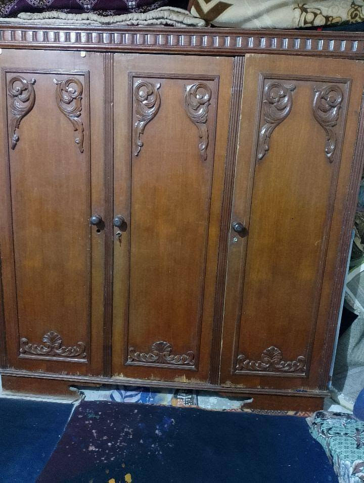 كنتور ٣ بيبان • ميز مرايه • نضيف