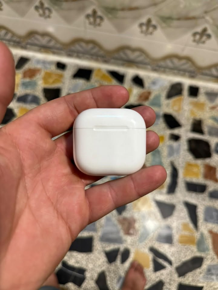ايربودز
جيل رابع ام العزل نضيفة كلش اصلية وين ماتريد افحص افحص الصوت مابي اي عيب عزلها يخبل ومايحتاج اشرح السماعات معروفة 
*********** موجود واتساب
