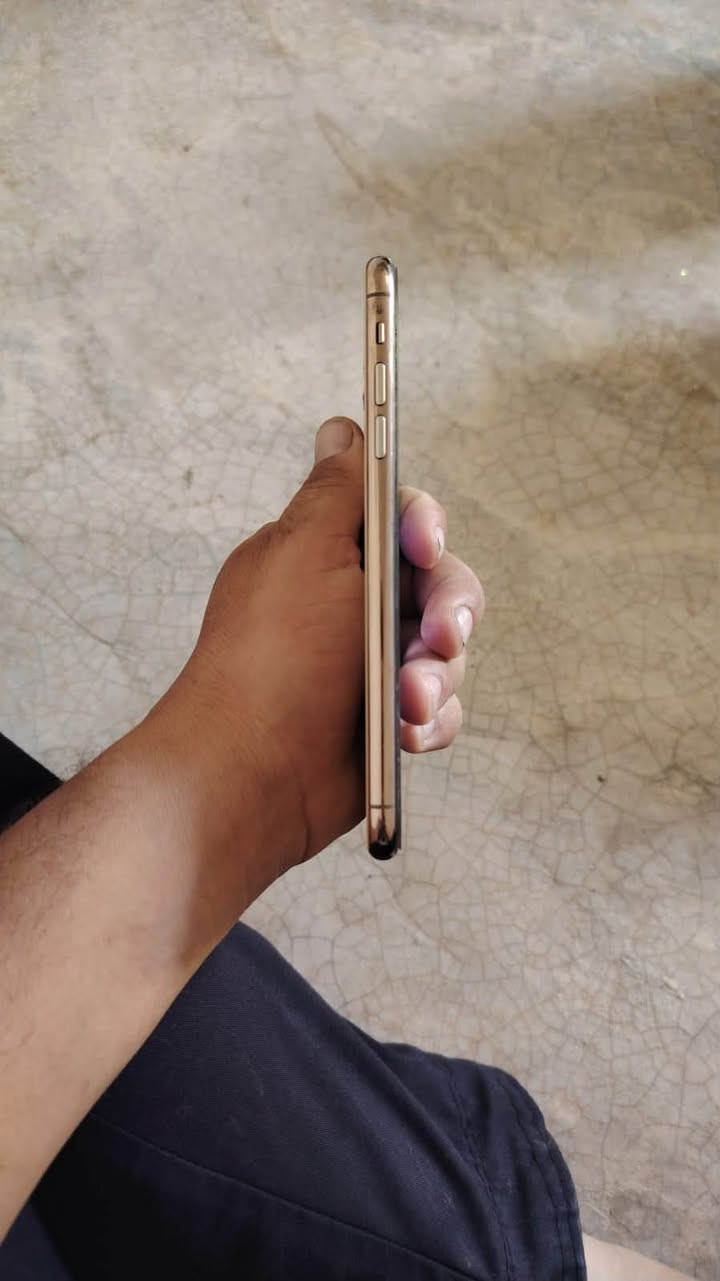 ‏سلام عليكم ‏موبايل iPhone 11 Pro Max بطارية 76.    *********** كامل لا تبدل البطارية ولا￼ السعر 450 وفي مجال
