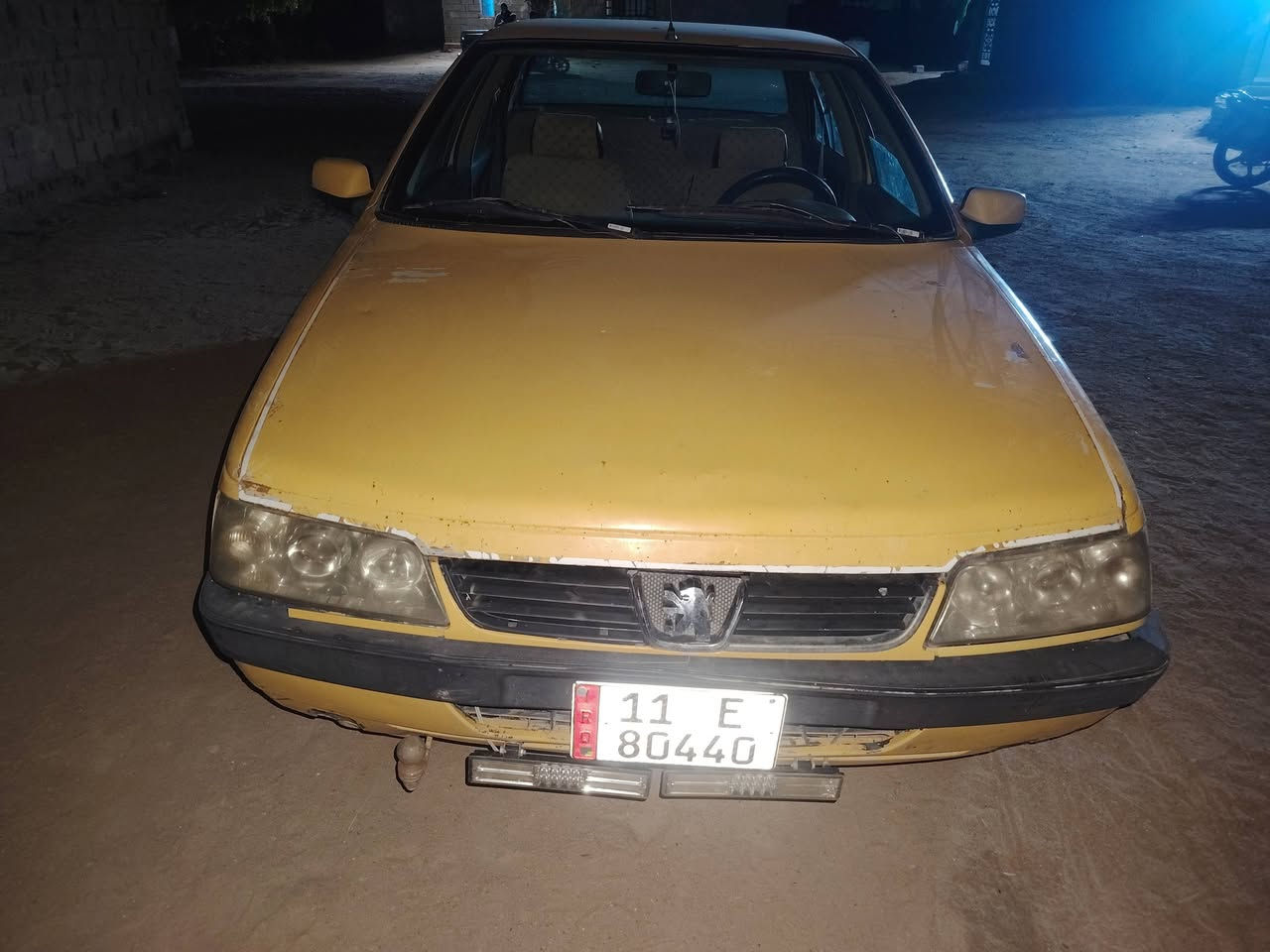 سلام عليكم للبيع او مراوس بسايبا  بيجو 405 موديل 13 هيئة وغرمات مصفرة بنيد طاير مرجع نفسه سيارة بيها تنقيص سبب نضوح بالكيس سنوية لل 27  بأسمي لسيارة تحويل مباشر سعر 28 بيها مجال مكاني كربلاء شارع ابو مهدي المهندس ***********
