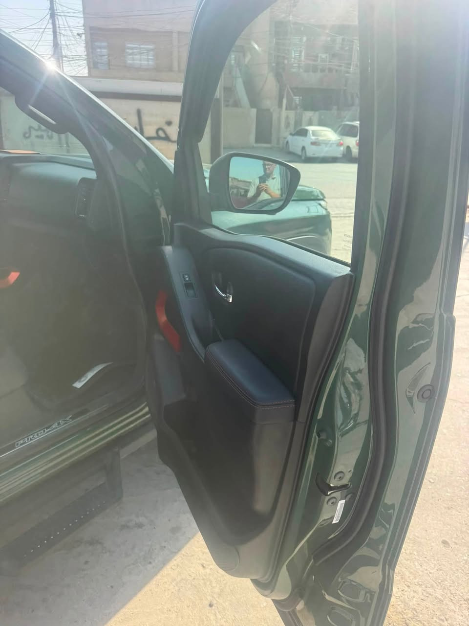 للبيع – Nissan Frontier PRO-4X موديل 2023 🇺🇸🔥

📍 رقم بغداد رقم مميز 

💰 السعر: 23,000 دولار (قابل للتفاوض بالحدود المعقولة)

أعلى فئة PRO-4X بمحرك 3.8 لتر V6 (6 سلندر) بقوة 310 حصان مع جير أوتوماتيك 9 سرعات ودبل ثقيل (4×4). 

مواصفات السيارة والإضافات:
✅ وارد أمريكي.
✅ الضرر السابق كان في الباب الخلفي والصندوق الخلفي فقط، وتم تبديل القطع بقطع كاملة. اصليه 
✅ مركب عليها كت ترفيع احترافي كامل (صدر) يرفع السيارة تقريبًا شبر عن ارتفاع الوكالة. مع العلم الصدر القديم موجود اذا تحب ترجعه على البلادي 
✅ مساعدات وقطع ترفيع كاملة.
✅ درع أمامي (Bull Bar).
✅ قفص خلفي خاص للتخييم وحمل المعدات (Bed Rack).
✅ شكل هجومي ومميز، جاهزة للبر والرحلات والتخييم.

السيارة قوية جدًا، وثباتها ممتاز، وتعتبر من أفضل فئات الـ Frontier PRO-4X لعشاق الطرق الوعرة والاستخدام اليومي.

📍 الموقع: بغداد حي الاعلام 
📞 للاستفسار والمعاينة: على الخاص أو الاتصال ***********
