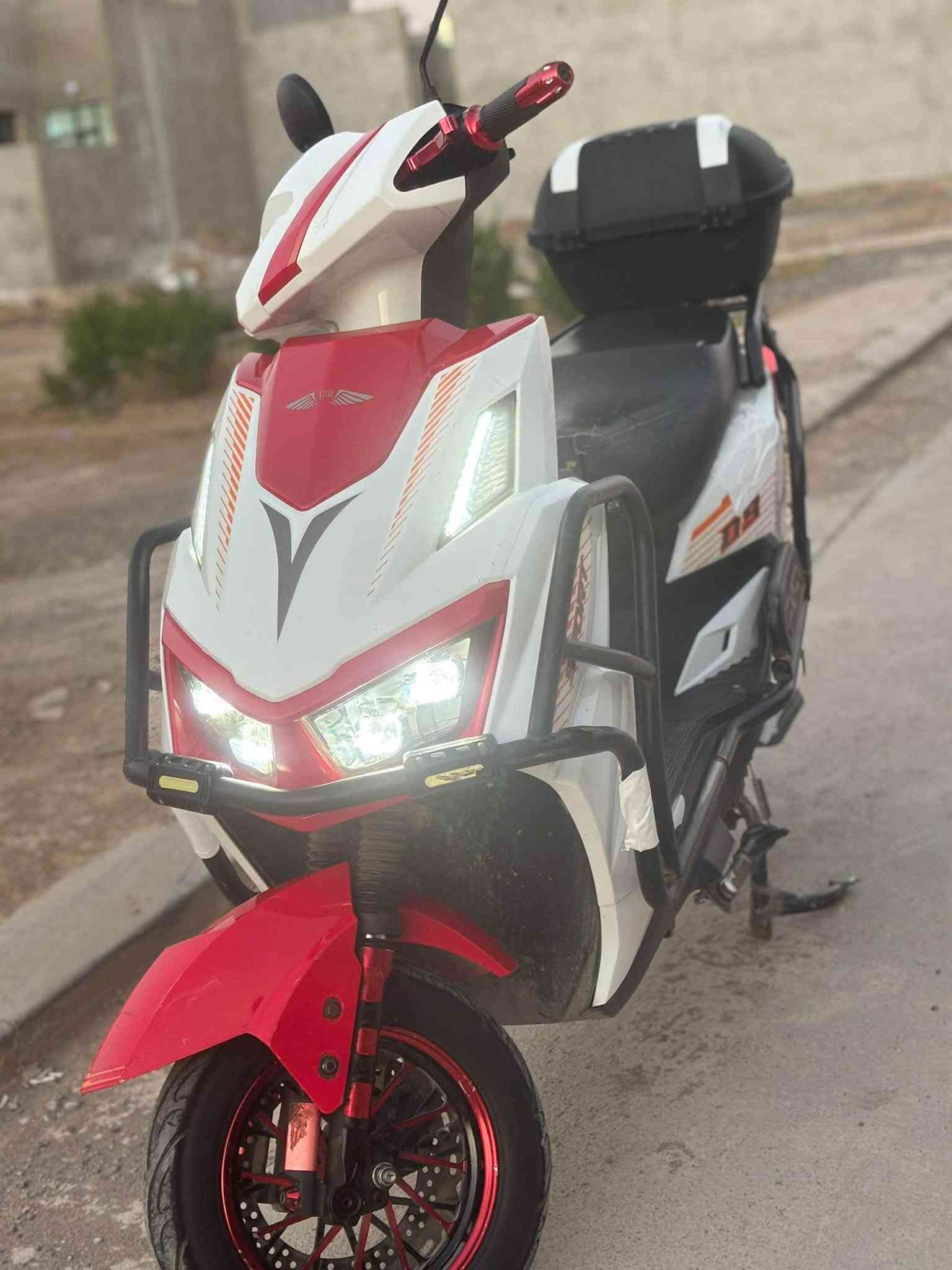 سكنس رياض مدرع شركه ABR
6بطاريات ملف عقل بطاريات شرط الفحص 

يمشي مسافه 40-50 كيلو سرعه 99

لايت عالي ناصي رماش اشاير يمنه يسره 

4 سرع سويج + بصمه تشغل عن بعد مانع سرقه 

نضام بارك نضام بك 

العنوان موصل حي الحدباء 

السعر 550 بي مجال بسيط

***********

***********
