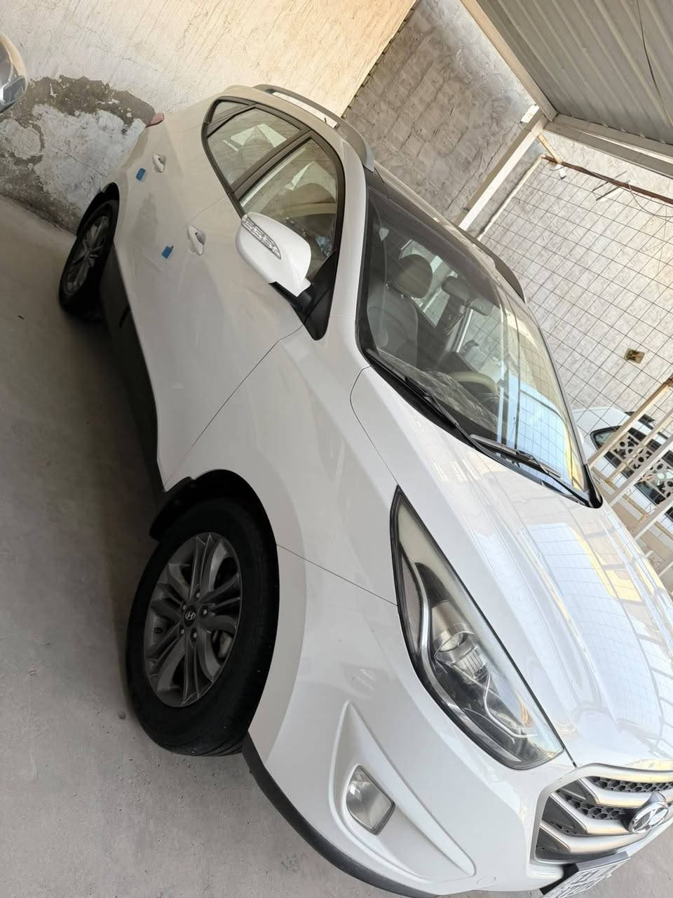 السلام عليكم
توسان 2015 خليجي مكينه 2000 دوش ع شركه فول مواصفات  كفاله عااااامه حته من الشخط والرصعه ماشيه ٦٤ الف حقيقي وشرط الفحص سيارة جديده وجاهزه مجهزه مابيها نقص برغي سعر 158 مكاني بغداد اليوسفيه اي استفسار 
***********
