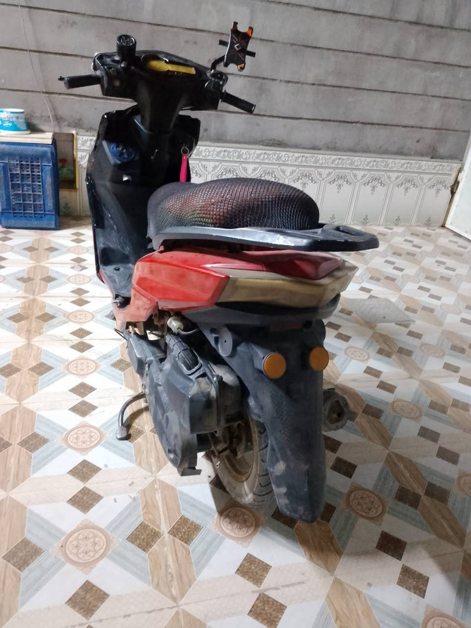 سلام عليكم دراجه للبيع سكنس شمعه دراجه مناقصه برغي مكينه متسمع صوته برغي ممفتوح بيه بيع او مراوس 350بيه مجال ***********مكان ديالئ خالص هبهب
