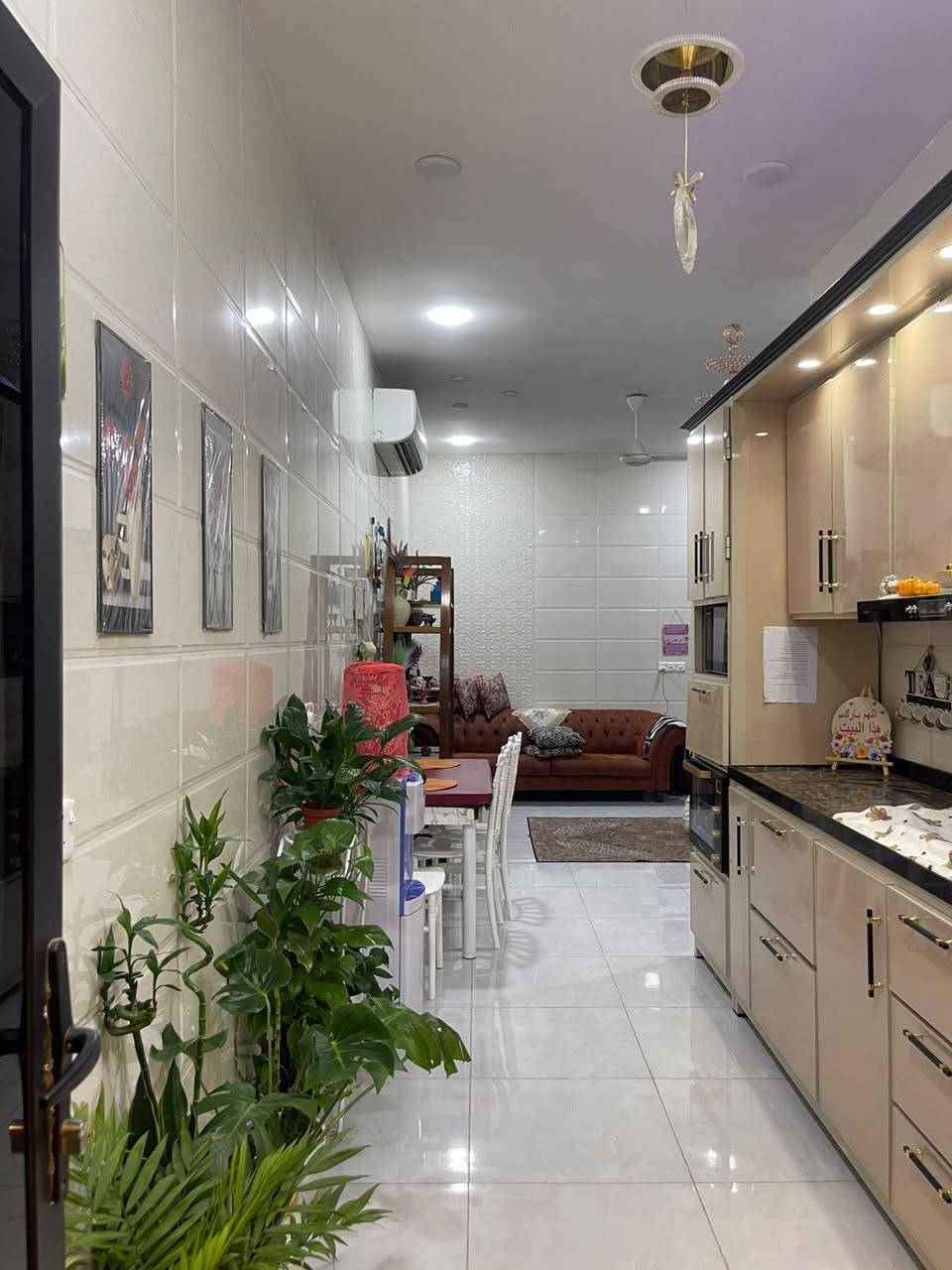 بيت للبيع ١٠٠ متر العنوان📍  الدورة البوعيثة مجمع الحليم  واجهة ٦وربع نزال ١٦ يحتوي على ٣ غرف نوم واستقبال وصالة  ومطبخ حار بارد البيت تنازل شركة الحليم   شغل البيت درجه اولى.
لل استفسار الاتصال ع رقم التالي*********** يوجد واتساب.
او مراسله الصفحه. ❤️
