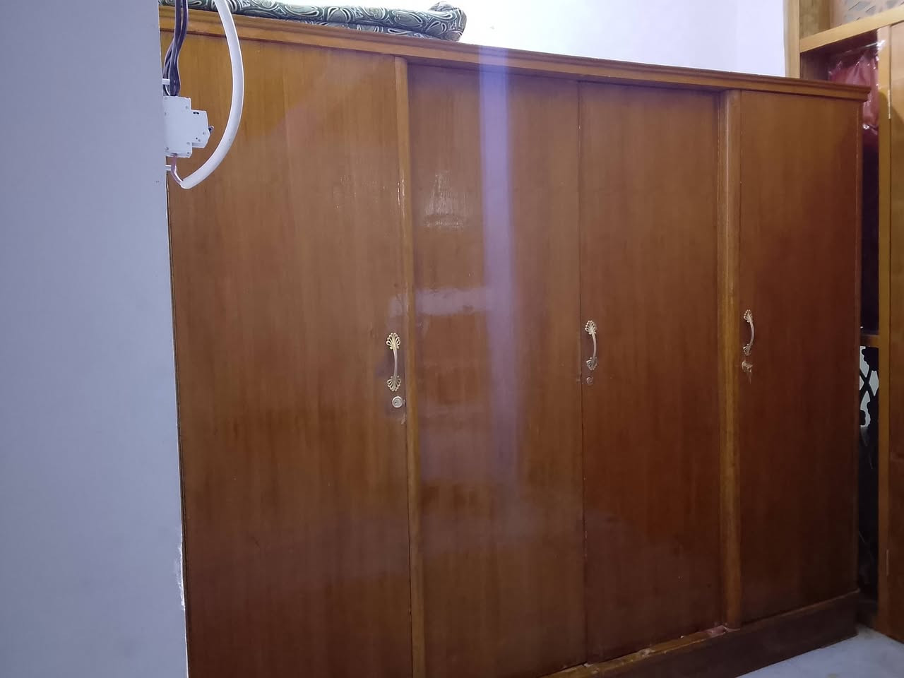 سلام عليكم كنتور للبيع اربع ابواب مابي ضرر
نضيف سعره 120مع المجال
بوفيه بابين نضيفه كلش تسكام سعره 60 مع المجال مكاني نجف 
رقمي ***********
