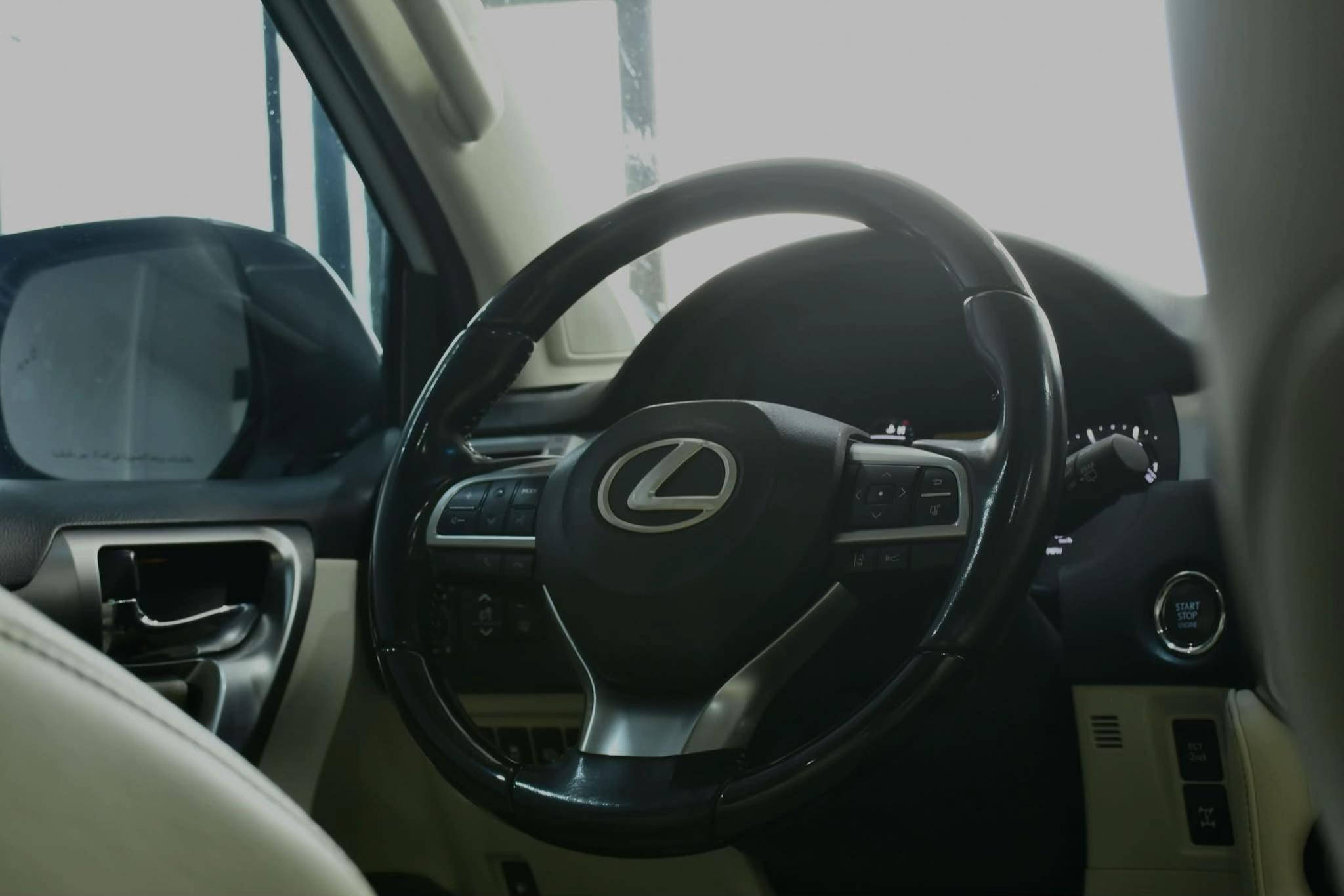 للبيع Lexus GX 460 2023 • اللون: أبيض • المكينة: 8 سلندر V8 • الممشى: 33,000 ميل • الضرر: صفحة السايق صبغ • السيارة نظيفة ومواصفاتها ممتازة           � السعر:295 ورقة    📍للمعلومات اكثر يرجى التواصل على الرقم *********** واتس اب او اتصال شكرا لتواصلكم معنا🙏
