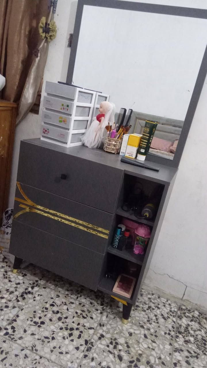 غرفه للبيع مكان بغداد سعر ٣٥٠ ***********
