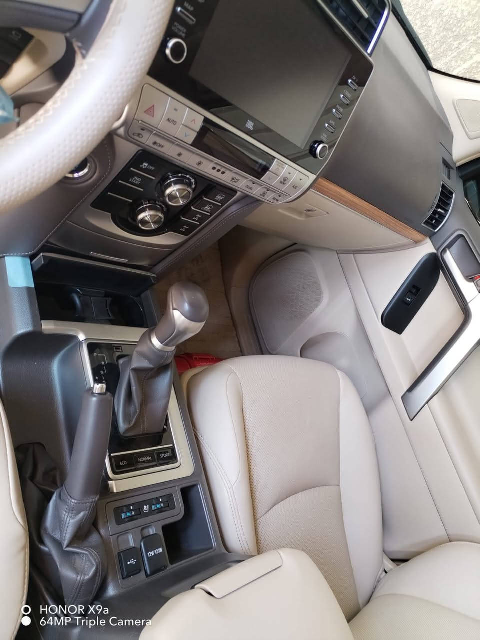 سلام عليكم برادو للبيع مديل ٢٣ vx باب اول اربع كامرات فول ماشي ١٤٠٠٠ الف فقط يعني زيرو مكفوله مكانها بغداد سعرها 550$ 
للأستفسار ***********
