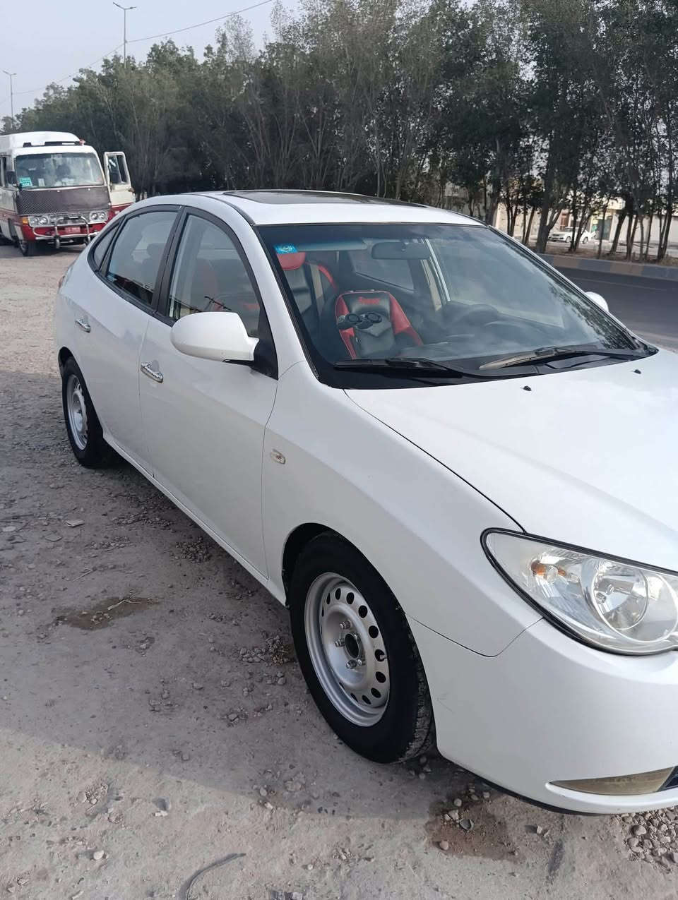الانترا موديل 9 
بسمي 
بغداد رقم جديد 
هزه جديده
خاليجي 
مكينه 2000
مكينه والكير حاويه جدد
باتري جديد تخم تاير نص عمر 
تبريد ثلج منظومه جديده
 صدره 70./.
مصبوغه عام بيها حادث الجاملغ جهة السايق والجاملغ الخالفي صفحة الايمين وشويه من الحوض بس السياره فول مواصفات فتحه اشاير بل مري حساسات خالفيه شاشه كامره خير من الله السياره 
***********
عنوان بغداد البنوك
