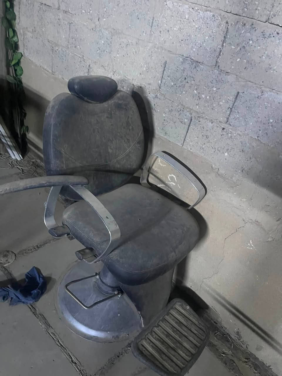 سلام عليكم كرسي حلاقة شغال  حتة مغسول مكان بغداد لمدينة قيم وأخذ بلعافية ***********
