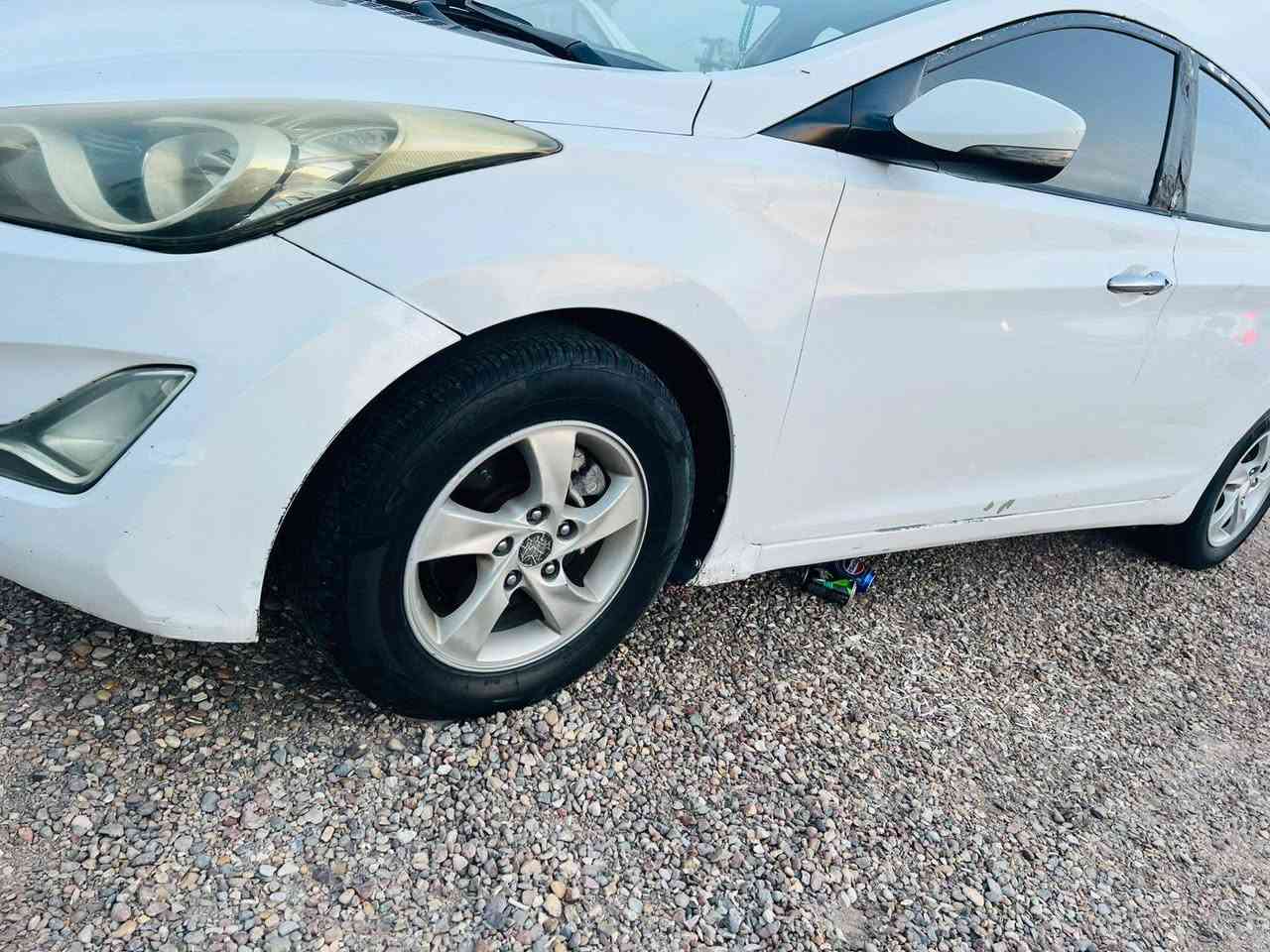 السلام وعليكم سياره خليجي الانتره مديل 12 مكفوله من ضربه وصبغ  مكينه كير 1800  كامله تبريد ثلج  سياره حلوه سعر خاص  مكلف بلنشر  ***********
