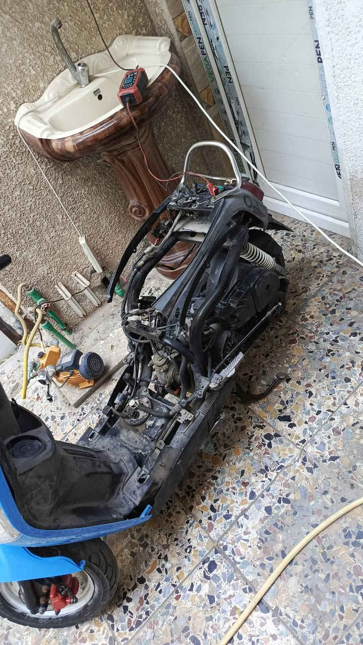 سلام عليكم دراجه بوليس نوزل شغاله بس بيهة خمده كفرات موجوده سعر خاص هاذ رقمي ***********
