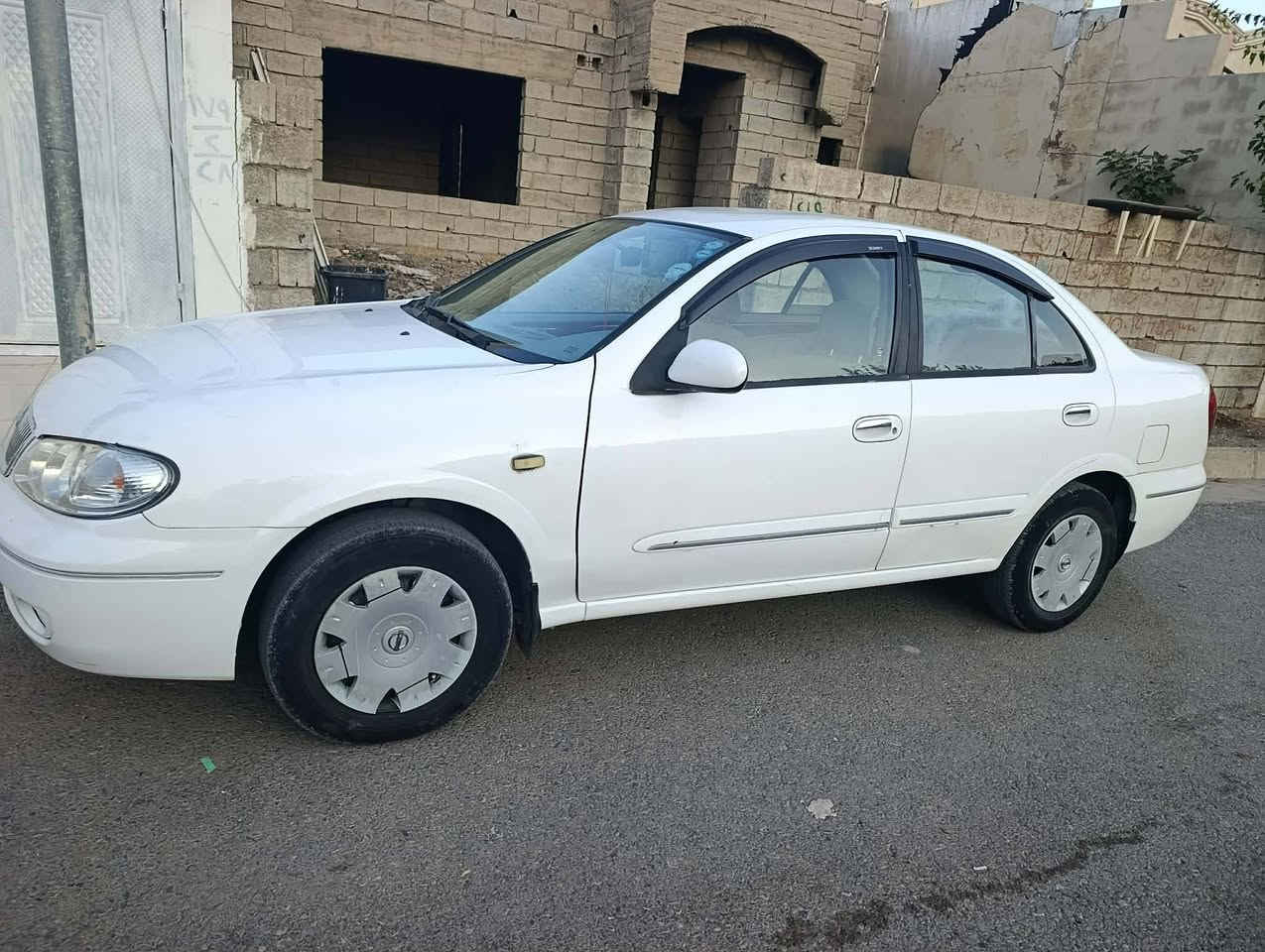 نیسان سەنی یابانی 2006  ساغ ساغ
گێروو مەکینە بەشەرت 
بێ بۆیاغ ناو زەرد 
تۆماتیک کۆدی بۆ کراوە 
دەعامی بۆ دەعامی بەشەرت 
مالی مەدەنی بەشەرت 
***********
