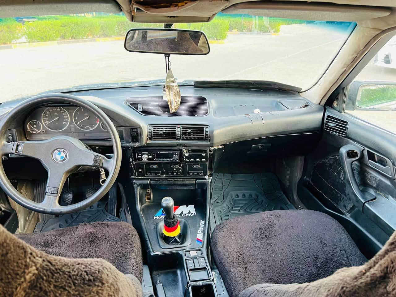 بِسْمِ اللَّـهِ الرَّحْمَـٰنِ الرَّحِيمِ
BMW بوو فروشتنن 
نمونه يي نيه له جوانيا زور پاك ماوه ته وه له قوه تي خويي بيزاره ماشه لا 
مووديل 1993 به شه رتي مالي مه ده ني نبيت دزياري نبيت پاره يي هيچ ك سي تيا نبيتت 
مووس و براوه ش به شه رتت 
مه كينه 520سه قه ر كه پس ديجيتال گير عاديه به شه رتي گيرو مه كينه 
كاره باهي هه مووگياني ئيش دكات دوو جامم كاره باهي سلايته لآيتت زينونه لآيتت عه لقه شه گيچه كاني هه مويي ئيش ده كاتت  
گه رمي و سيدي هه موشتيكي مزبوتت
چوار تايه و ويلي زور باشه 
سياره كه تا بليت توندوو توله چركه يي تيا نييه مالي دوسته 
نرخ ((15گه لا معامه له)))
له سليمانيم 
***********
***********
