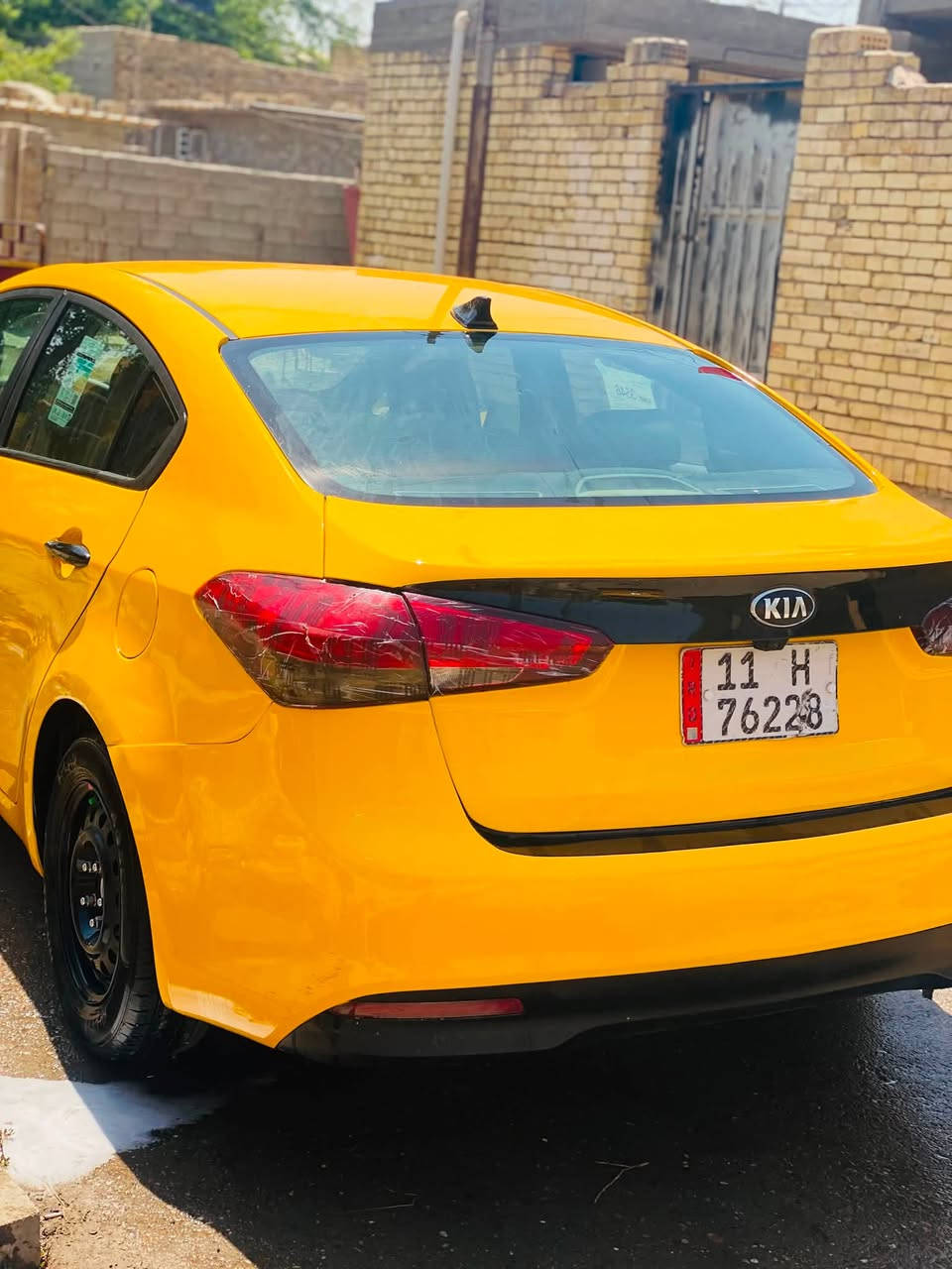 تاكسي كيا فورتي 2018 مميزة للبيع 🚕الموديل: 2018اللون: أصفر (تاكسي)المحرك والكير: بحالة ممتازة وجاهزة للاستخدام اليومي.التبريد: ثلج، يعمل بكفاءة عالية.تفاصيل البودي والمقاصة:الصندوق مبدل بنظيفة.صبغ في البنيد والجاملغ الخلفي.الشاصي يحتوي على تصليح لحيم (ضربة واضحة ومصلحة بدون تأثير على المشي).الوضع العام: السيارة شغالة وتطلع للعمل فوراً، صدر وميكانيك بحالة جيدة جداً.الأوراق: سنوية جاهزة والتحويل مباشرة.السعر المطلوب: ( 110 )المكان: ( بغداد المعامل)للتواصل والاستفسار، يرجى الاتصال على الرقم: 📞وتساب ***********
