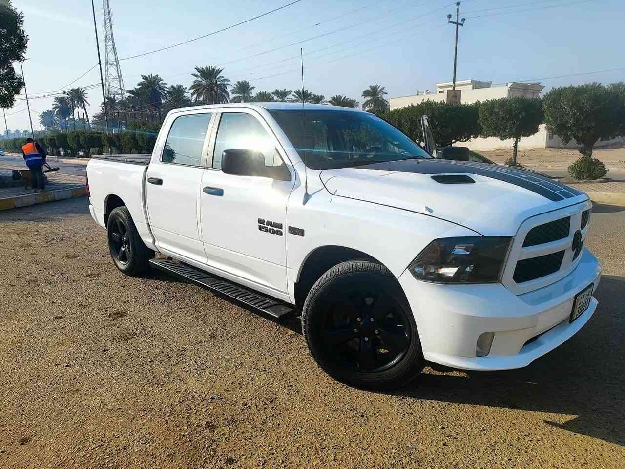 السلام عليكم 
للبيع دوج رام كلاسك
السعر 185$ وبيها مجال
مديل 2018 
محرك 5.700 
سياره جاهزه وحلوه اي نقص مابيها 
مكان السياره ميسان العماره مركز المدينه 
***********
صور الحادث مرفقه
