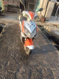 شحن • ٦بطاريات • مجال قليل