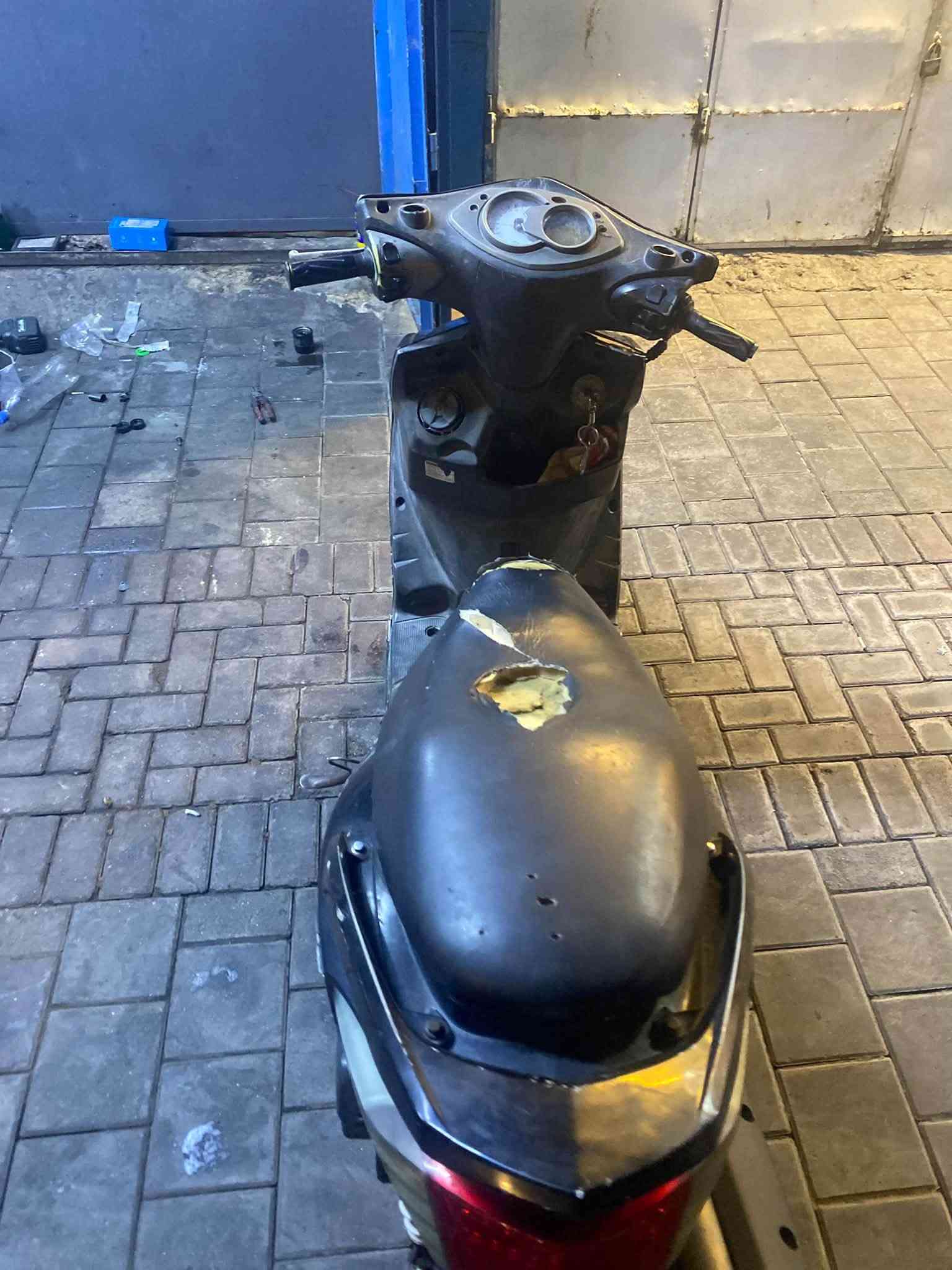 سلام عليكم سكنس فحل نوزل خطين دراجه كامله مكمله كلشي شغال ما بيه عيب ولا بيه غلط كامله على اخر حبايه دراجه ب700 وبيه مجال بسيط مكاني بغداد الشعب شارع صحه *********** شراي يخابرني وبخدمته الموشراي لا يتعبني واتعبه
