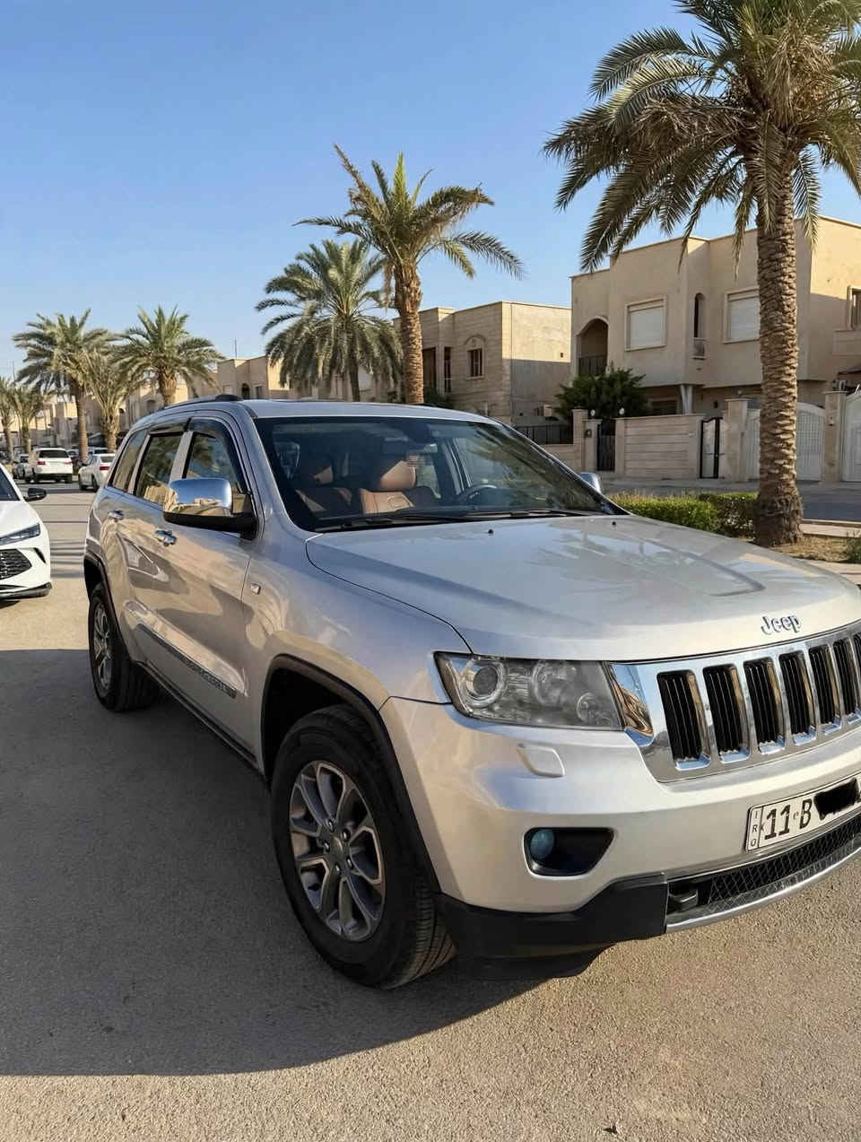 جيب  2013  خليجي
السعر 142 وبيه مجال   ادامه كامله تخم تاير ترايها زيرو. مناقصه كلشي
بيها جاملغ يمنه مبدل ومصبوغ وسونر منشور ويه صور 
الرقم الجديد
فول مواصفات المتدد ١/١
بصمة 
فتحه 
حساسات خلفي 
شاشة جبيرة 
كشنات جلد وكهرباء 
4ويل ماوس
محرك 3600
وباقي المواصفات معروفة 
مكاني بغداد السبديه
رقم الهاتف ***********
