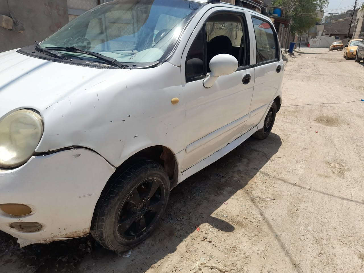 السلام عليكم 
كيو كيو موديل ٢٠١٣ 
مكينه نكره سلف كير شغال 
السياره بيها شويه نقوصات ويرادلها ترتيب لان متروكه صارلها شهرين تقريبا
صدرها يرادله تبديل 
رقمها بابل مشروع وطني سنويه ساقطه
السعر ٢٠ وبيها مجال 
العنوان بغداد الشعب
*********** واتس اب متوفر او على الخاص
