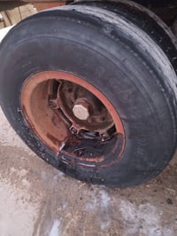 للبيع تايرات حجم 24 هنه ويلاتهن 4 ازواج وبيهن تكه كتان 07809024527