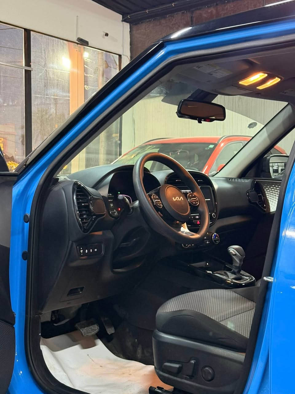 KIA SOUL 2025 S
فول مواصفات عدا الفتحة 
موديل ٢٠٢٥
بصمه + تشغيل عن بعد 
٣ رادارات 
تحديد مسار
اوتو هولد
اوتو ستوب 
كاميرا + شاشة كبيرة
السيارة ماشيه ٤ ميل فقط يعني زيرو 
ضرر خفيف باب خلف السايق وتم تصليح بدون تبديل
مكانها بابل
للتواصل ***********
السياره جديده بمعنى الكلمة
