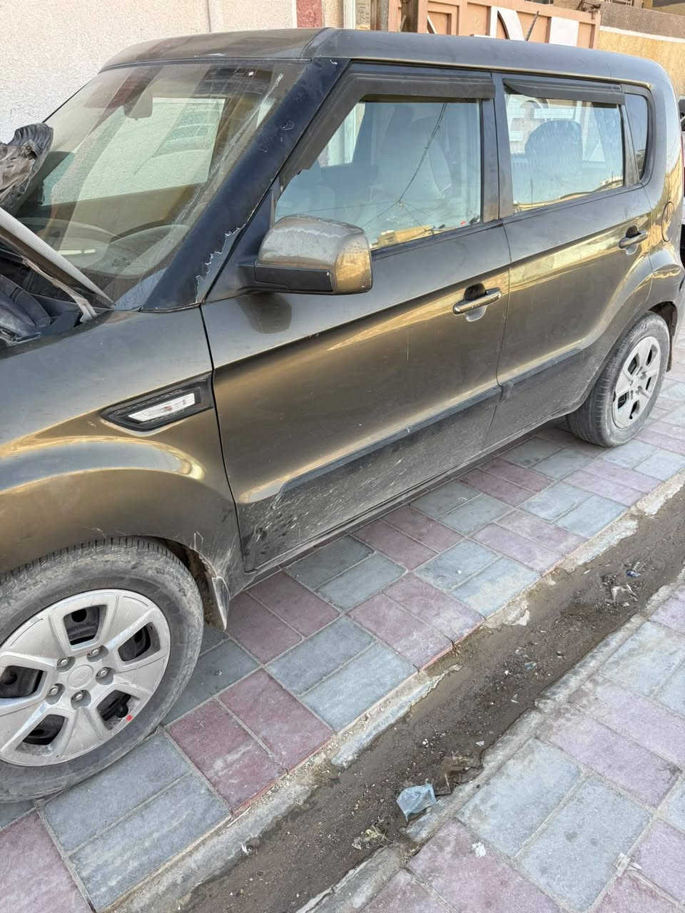 سلام عليكم 
صول موديل 13 
لون زيتوني 
رقم كربلاء دولي بأسمي 
سيارة كير محرك 
تبريد مكفول 
ماشيه 200تقريبا 
محرك 1600
سيارة كلش حلو ونظيفه 
إدامة كامله عليه سيارة 
سعر 82وبيه مجال 
مكاني كربلاء 
***********
