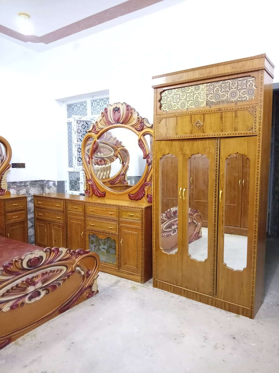 غرفة توج اربعينيه دبل جرار خشب عراقي 5ملم داخل وخارج السعر 1.250 الف وبيه مجال اتصال على الرقم ***********/واتساب وماسنجر
