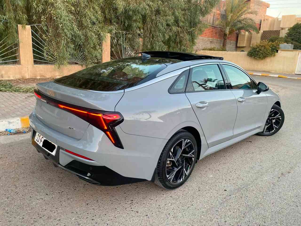 السلام عليكم
للبيع كيا  K5  حره  2025  

وارد امريكي ضرر بسيط بيه بس البنيد مصبوغ فقط.  وبيه تعديل بارد بسيط براس الجاملغ على كد شبر فقط 

بدون دواخل يعني لغد وشاصي سليم  + رادترات بلاديه يعني تبريد شركه سياره جايه من امريكا تعمل وتسير  

رقم الشاصي وصور الحادث مرفقه مع الصور 

مواصفات جي تي لاين فووول 

سلايت 

داخل جلد احمر بلادي 

بصمه + تشغيل عن بوعد 

حساس امامي +خلفي شغال 

رادار امامي + رادار جانبي كله شغال 

كشن كهرباء + جلد + تدفئة 

ويل كروم   شاشه متصله الكبيرة 

كير اوتو ومحرك شرط على وضع الشركة محرك بانزين 2500 تنفس طبيعي 

السيارة حلوة وجديدة يعني بحالت الوكاله ماشيه من مريكا 29 وهسه ماشيه 31  سيارة جديدة وجاهزة من كلشي 

رقم بغداد دولي حره ترقيم جديد يعني هزه وسنويه كله جديد شرط التحويل 

السعر 193 وبيه مجال الشراي يخابر 

‭***********‬
