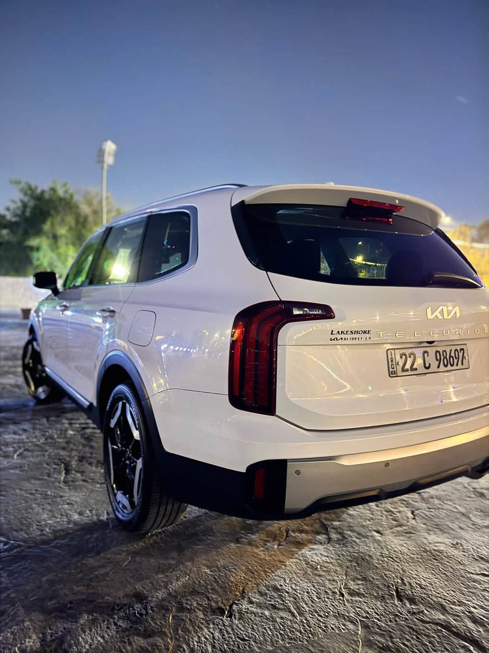 ‏Kia Telluride 2023
وارد أمريكي  – حادث بنيد، بدون ضرر قوي حسب الصور
الفئة: S
المحرك: 3.8 GDI
السلندر : V6
القوة: 291 حصان
القير: أوتوماتيك 8 سرعات
الدفع: AWD دفع رباعي
الممشى: 60,000 كم

⭐ المواصفات:

• حساسات
• إشارات بالمرايا الجانبية
• كاميرا خلفية
• فتحة سقف
• بصمة دخول للأبواب
• نظام ترحيب
• تشغيل عن بُعد
• بصمة تشغيل
• توقف ذاتي عند الخطر
• مانع انزلاق
• Auto Hold
• مساعد نزول المنحدرات
• مساعد صعود المرتفعات
• مساعد تحديد المسار
• مثبت سرعة
• 5 أنماط قيادة
• تايرات ويل كاب + تخم تايرات جديد
• شاشة وسطية كبيرة
• 7 راكب / 3 صفوف
• هاند بريك إلكتروني
• فرش جلد
• كرسي السائق كهربائي
• تدفئة المقاعد الأمامية

حالة السيارة:

السيارة نظيفة جداً، والبنيد فقط مصبوغ.
الجاملغ الأمامي يمين ويسار بيه تعديل بالكارت، وباب السائق بيه بارد بسيط فقط.

📍 الموقع: بغداد – الكاظمية
💰 السعر: 295 ورقة و بيها مجال بسيط .

📞 للاستفسار: ***********
