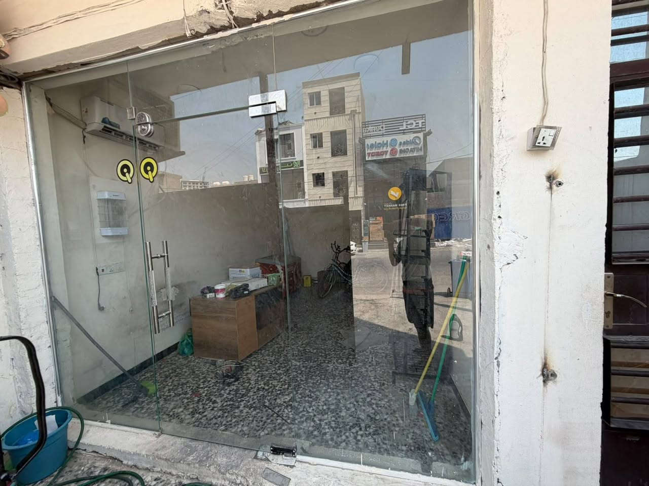 جام خانه نضيفه كلش العنوان حي الجهاد المسئله و العداله ب 400 وبيها مجال العرض اكلاث امتار و الطول متر وستين تقريباً  للتواصل ***********.
