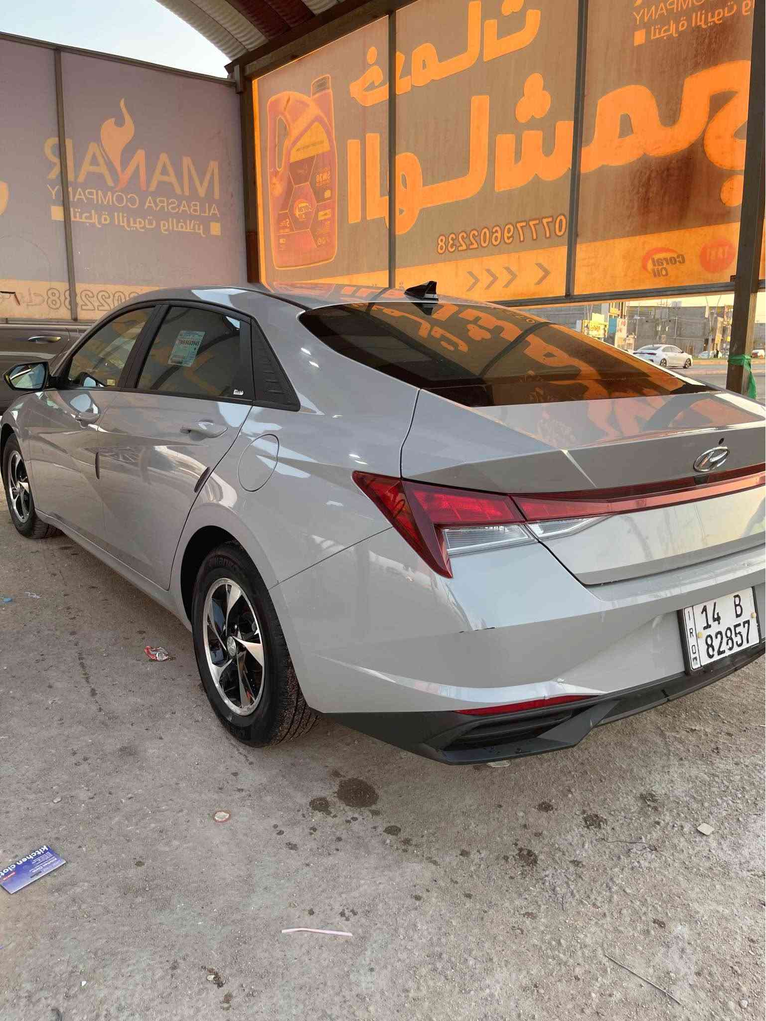 سلام عليكم
 النترا لون سموك موديل 22 وارد امريكي مكينه 2000دوش سياره نص فول ماشيه 59 الف كيلو سياره مال بيت جديده كلش بمعنى الكلمه مامتعوبه ولامشتغله تكسي وكلشي بيهه بلاد على وضع شركه سياره حادثهه بس طرف البنيد ٥ اصابع ضربتهه حته دعاميه نفسهه لباقي كله كفاله عامه كير مكينه حداده كفاله رقمها بصره معوقين السعر 145 وبيهه مجال قليل هـ*********** مكاني بصره شط العرب Singapore
