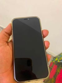 ايفون 12  ذاكرة 64 بطارية 78 برغي ممفتوح على حالة الوكاله  رقم 0777933...