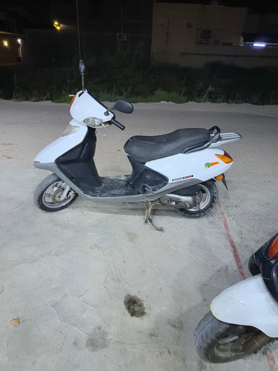 سلام عليكم بيع مستعجل هونده سبيسي  دراجه كامله من كلشي ونضيفه اخت الجديده كهربايات شغاله  سلف شغال بس الباتري ضعيف  دراجه شلعه مشي   خير من الله رايدها ب 375وبيها مجال الشراي وذا اكو مراوس بشحن نضيفه   مكاني بصره جزيره