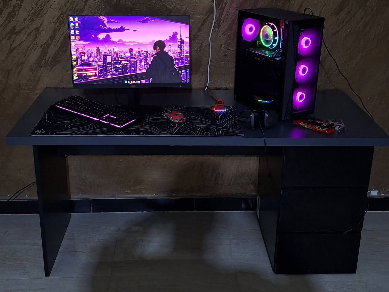 كرسي مكتبي فول مواصفات
ميز gaming تفصال خاص من دامبي ستور 
شاشه aoc gaming هرتز 180 ips دقه1080 
ماوس attack shark x6
كيبورد redragon 
سماعه logitech astro a10
مع ماوس باد احترافي وجوستك Xbox 360 جديده
مواصفات الكيس
كارت شاشه 1660ti 
معالج I5 10400f 
بورد MSI H510M A pro
SSD 256gb
HDD 500gb
POWER 650
رامات 2×8 يعني g16 سرعه 3200
تجميعه كامله مكمله متصرف عليها ربع تاخذها وتتونس وكراتين القطع كلها موجوده بدون اي نقص حته شخط مابيهن
السعر 1,200,000 دينار عراقي
الموقع بغداد ابو غريب وهذا رقم الواتساب ***********  وكل الهلا بيكم
