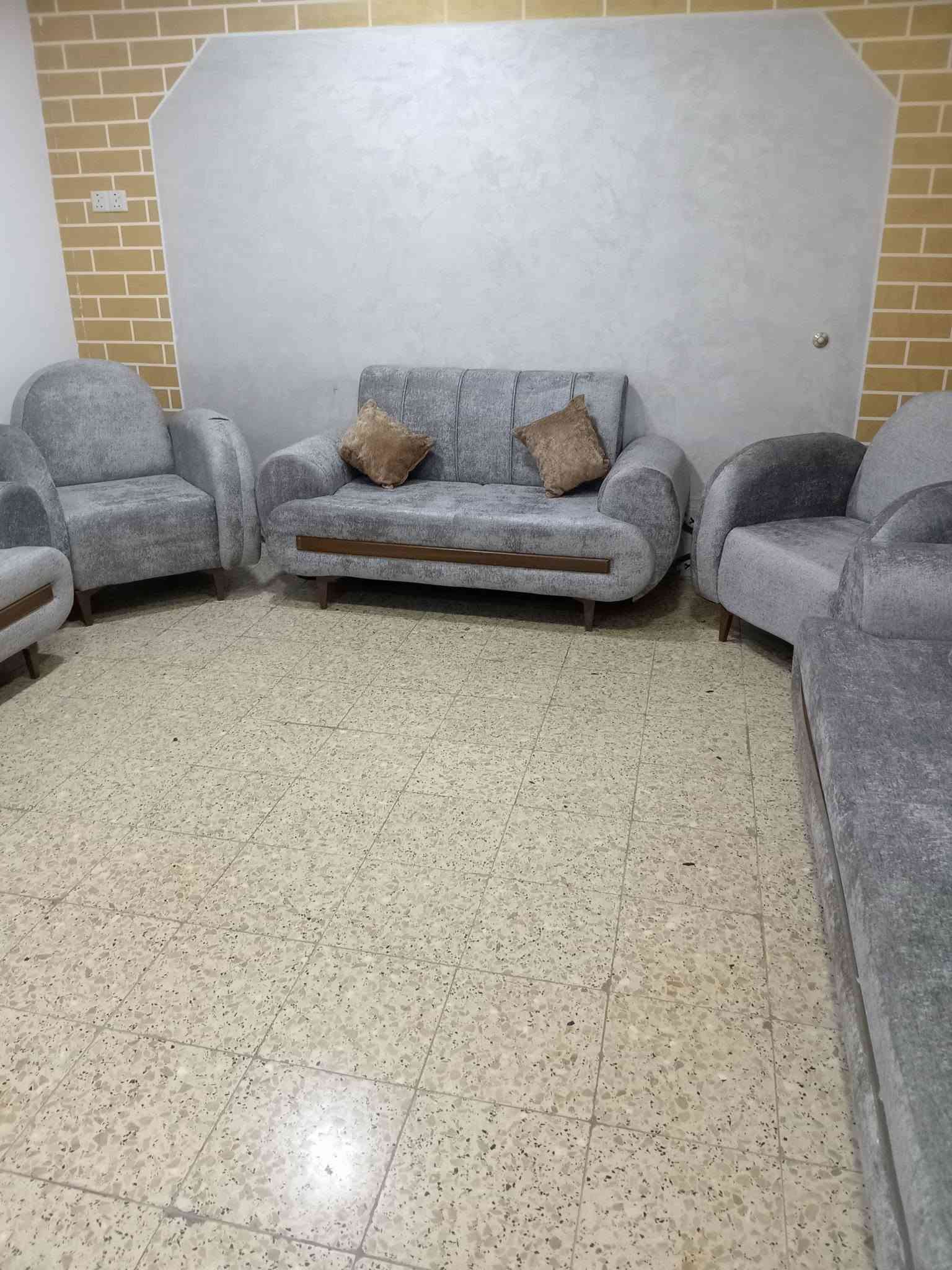 تخم ١٠ مقعد الفخر نوع باندى كوالتي عالي ع شرط حطاطه شغل ثكيل جديد يم نجار اللبيع شراي يصل على رقم ***********
