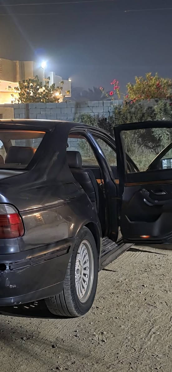 🚘 للبيع BMW E39 528i موديل 1998
🔹 المواصفات:

- الموديل: BMW E39 528i
- سنة الصنع: 1998 مسجل بالسنوية 1997
 بأسمي رقم بغداد سنويتها 2028
- المحرك: 6 سلندر خطي 2.8 لتر
- القير: أوتوماتيك تيبروتك
- الدفع: خلفي
- السيارة سيدان 4 أبواب
- المقاعد: 5 ركاب
- الماركة ألمانية وارد ياباني 🇩🇪

🔧 مواصفات السيارة وحالتها:

- داخلها جلد الاصلي ونظيف واضح بالصور 
- المكينة مكفولة من بخار وتنقيص وكذالك الگير 
- منظومة تبريد جديدة بالكامل
- التايرات تخم نظيف
- سبير وأدوات كاملة وياها كهربائياتها شغاله كشنات كهربائية ستيرن نزول وصعود كهربائي ضوء زنون

. الملاحظات 
دعاميات يرادلهن ادامة او تبديل مثل ما موضح بالصور بيها جراد بالبنيد وشويه بداية القمارة فقط اما الباقي مابيها قطرة جراد يرادلها بوليش تطلع تخبل

السعر: 68 وبيه مجال مكاني بابل مشروع المسيب

📞 للاستفسار والتواصل:
***********

الجادين أهلاً وسهلاً 🌹

#BMW #E39 #528i #BMW1997
