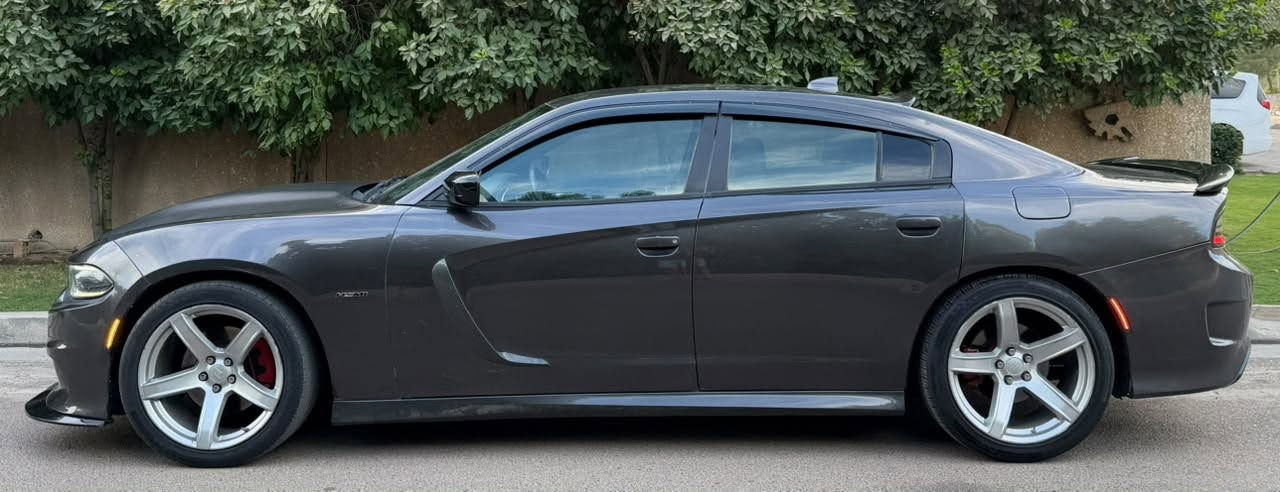 Dodge Charger Hemi R/T  2016 دوج جارجر هيمي
ضررها جانبي مطخطخه مو قوي. صبغ ٣ قطع و ٣ قطع تبديل
جميع الايرباكات سليمة. ( لغد شاصي مكفول ) 
محرك و الكير مكفول شرط الفحص غير مفتوح
عليها منظومة غاز و بيها كارت 
المواصفات  : 
- محرك 5,700
- شاشة وسائط كبيرة 
- كاميرا خلفية دوارة
- كشنات تدفئه
- شفتات ستيرن تبترونك 
- مري قلاب + حساس للضوء العالي 
- بصمة تشغيل + بصمة ابواب
- تشغيل عن بعد
- منظومة زينون 
- مود Sport
- ويل حجم 20 و تخم تاير جديد
عليها كت كامل Srt بنيد و دعاميات و دووس  
جاهزه السياره متحتاج اي صرف
السعر 148 ورقه ماكو هيج سعر و بيها شي بسيط
عنواني بغداد / الكرخ 
***********
***********
