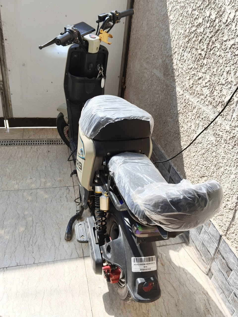 السلام عليكم 
دراجه شحن نوع R9
دراجه موديل 2026 
5بطاريات 
نضام R رجوع للخلف 
نصام p
تشغيل عن بعد 
انذار سرقه 
قفل استيرن 
حساس امامي خلفي 
اناره جانبيه
مكاني الشعب 
سعره 350.    ***********
