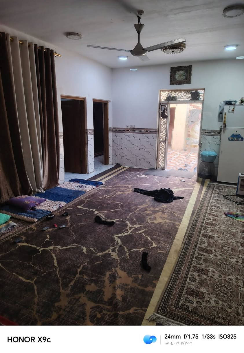 سلام عليكم بيت للبيع يتكون من غرفتين وصاله وبرأني ومجوعه صحيات مع مساحه ماتقل عن 300 متر البيت الشافعيه منطقته المعمل الغتاره الاستفسار ***********
