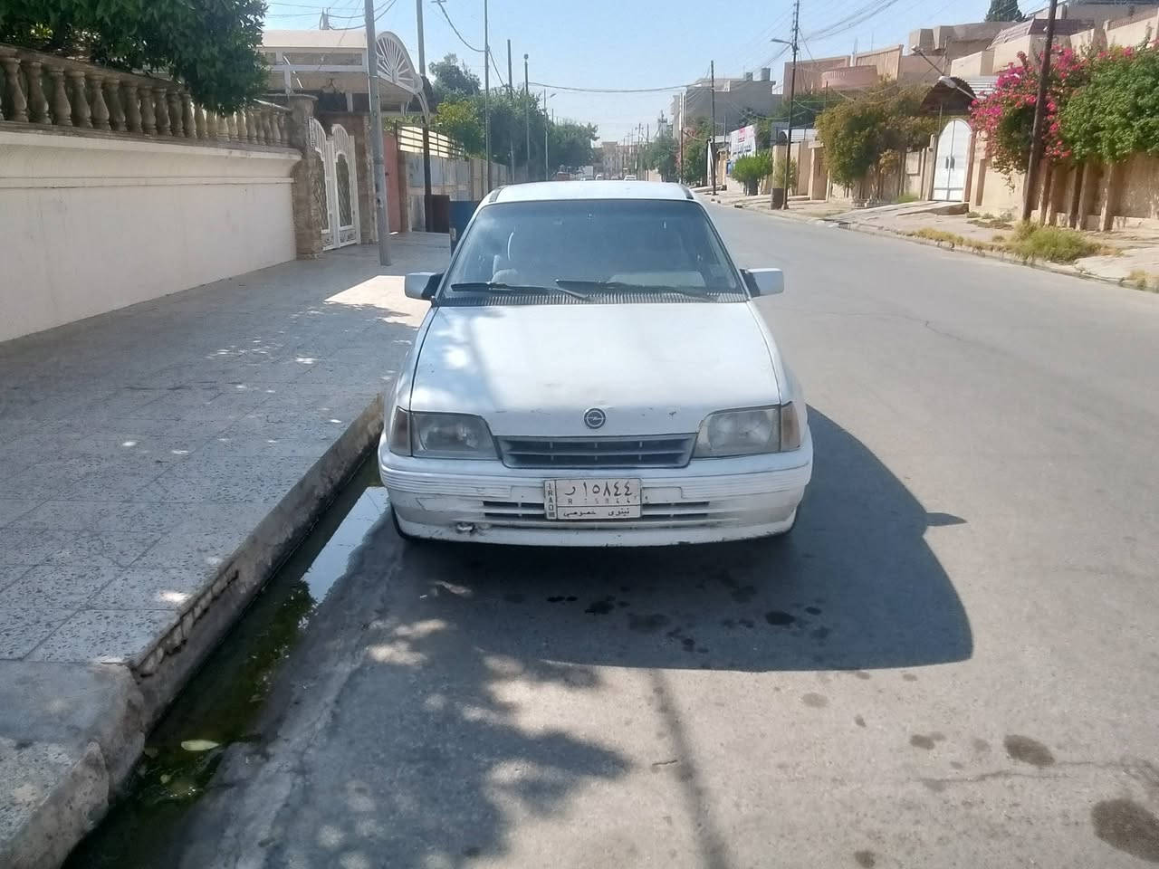 السلام عليكم 
اوبل كاديت حجم 14 محور 16
موديل 1991
اني الشرعي سنويه هاذا الشهر تسقط 
مكينه معمرها رايمن بس بيها نفخ 
الكشر بيه ملاحظات بسيطه 
داخل شركه جديد
كوبون تبادل بيها انطيك نسخه لمن تحولها 
سياره جاهزه 
السعر.    28
***********
***********
