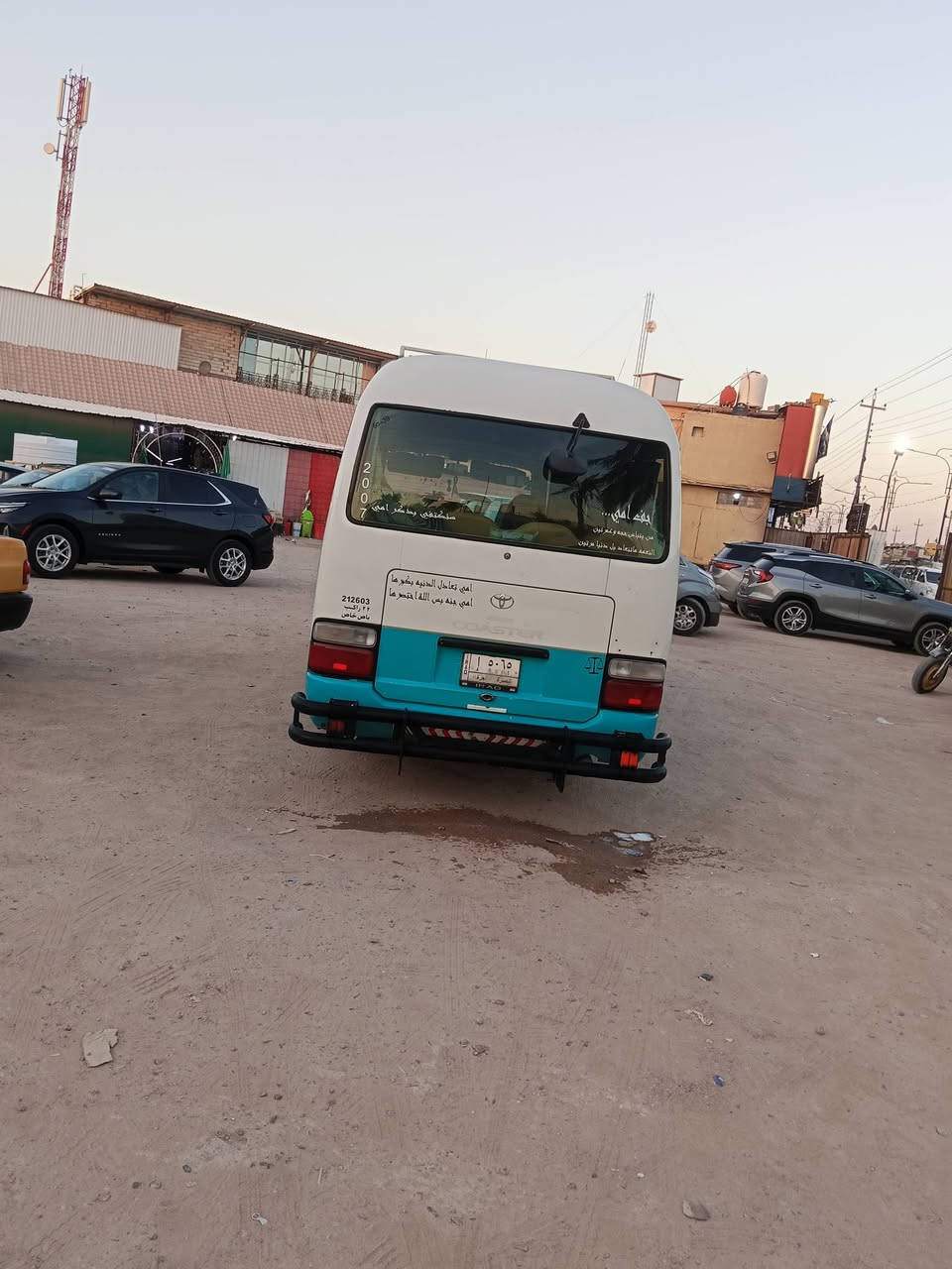 السلام عليكم اخوان كوستر 2007 سياره بسمي رقم نكليزي جديد  مكينه وكير جدد على الفحص سياره خير من الله مكفول من الحادث. سعر220وبيه مجال ***********
