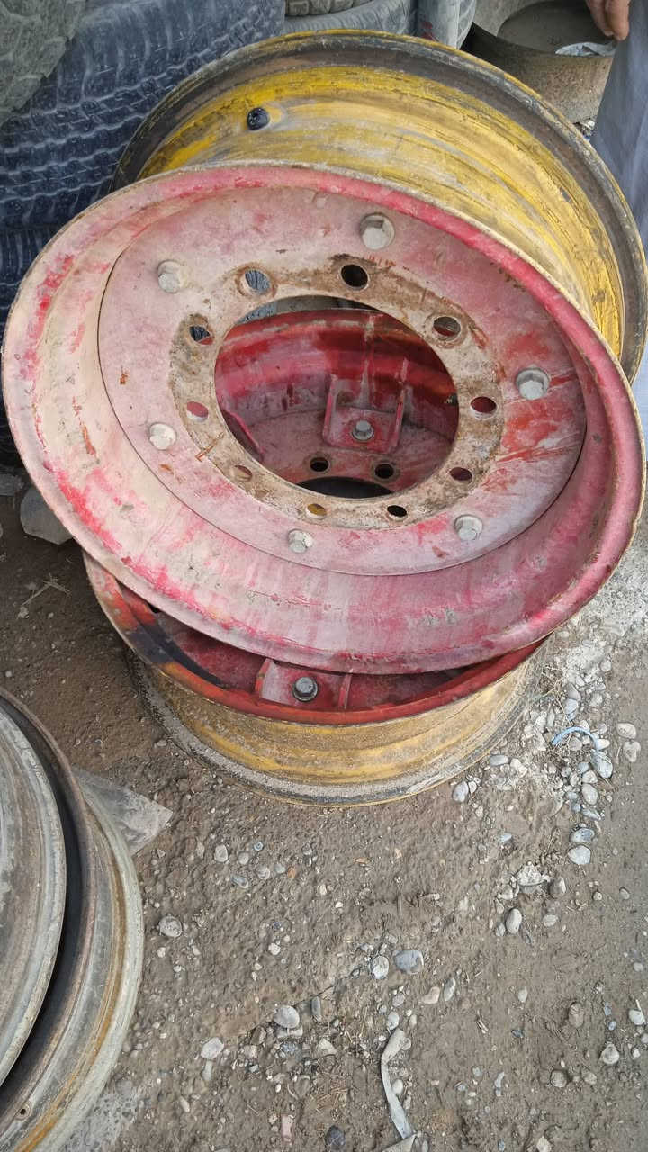 للبيع وياله حجم 24 دبل اكسل فولفو 82 ()***********
