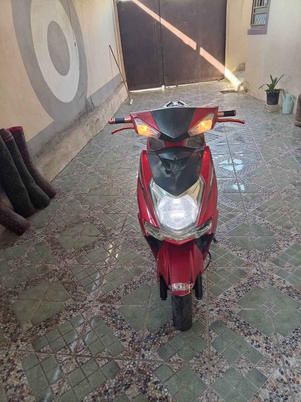 دراجه جديده بمعنه الكلمه وضع الشركه برغي مامفتوح بيها تجيب فيتر وتجي شرط ٤٢٥ وبيها مجال مكينه ماكس بلاد *********** حي المعلمين
